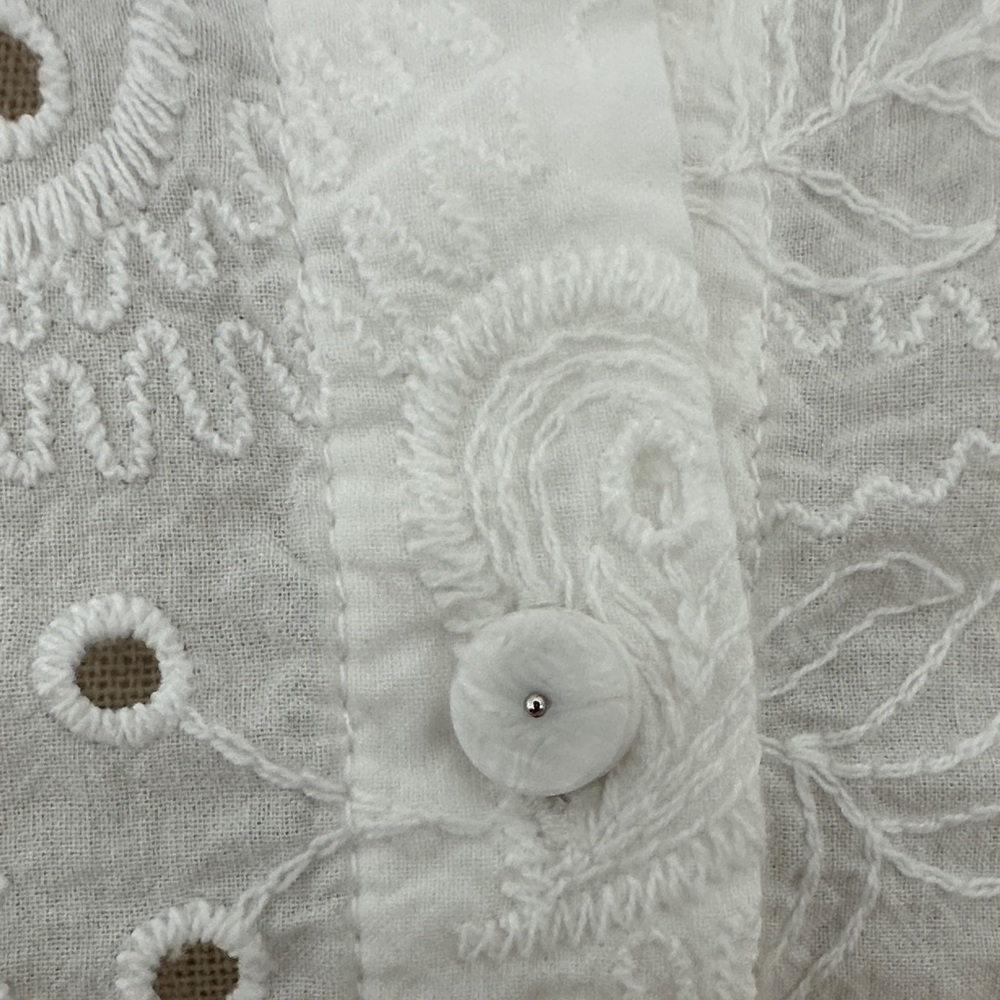 Zara White Eyelet Lace Sleeveless Button-Front Top - Picture 5 of 6